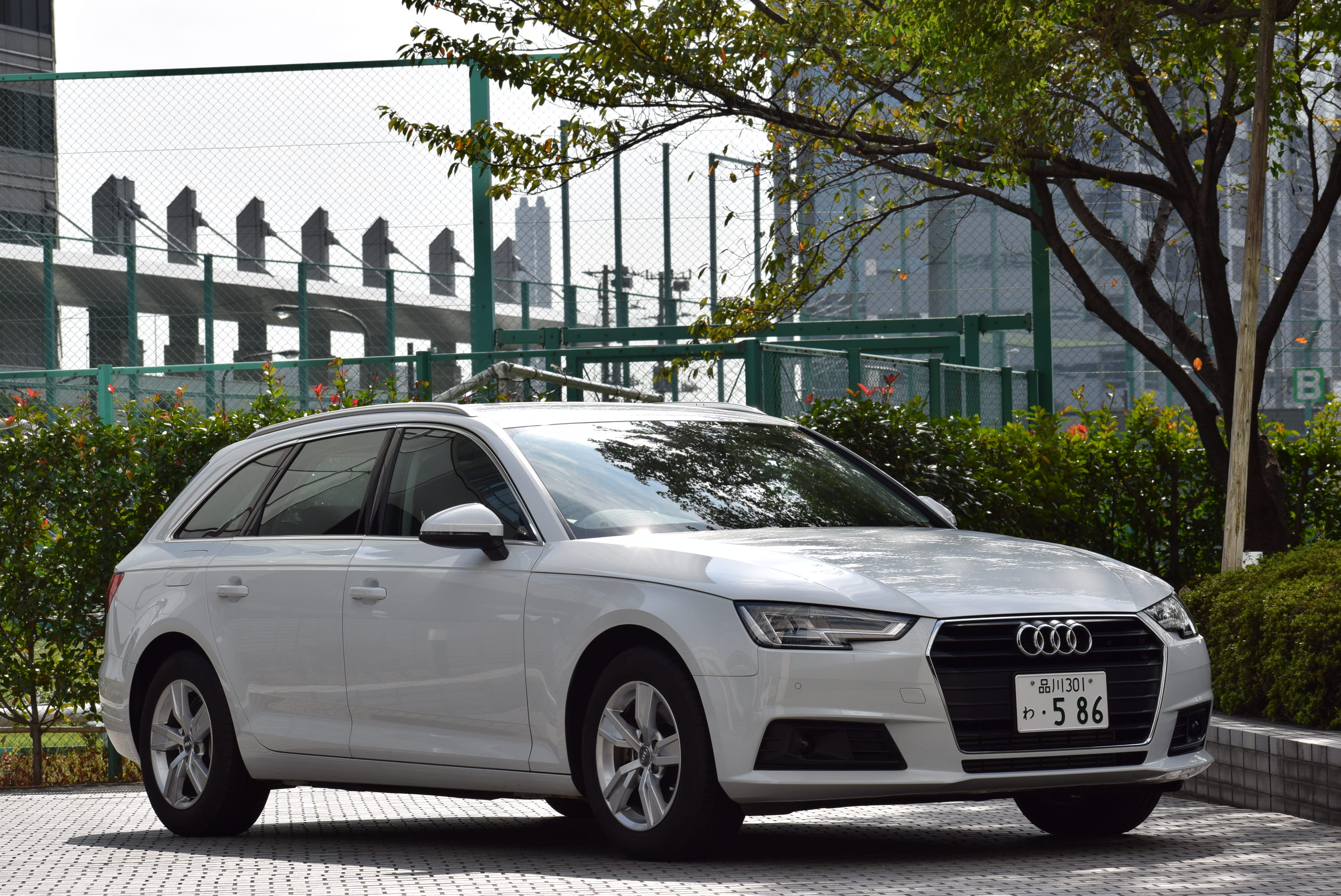 アウディ A4 アバント 1
