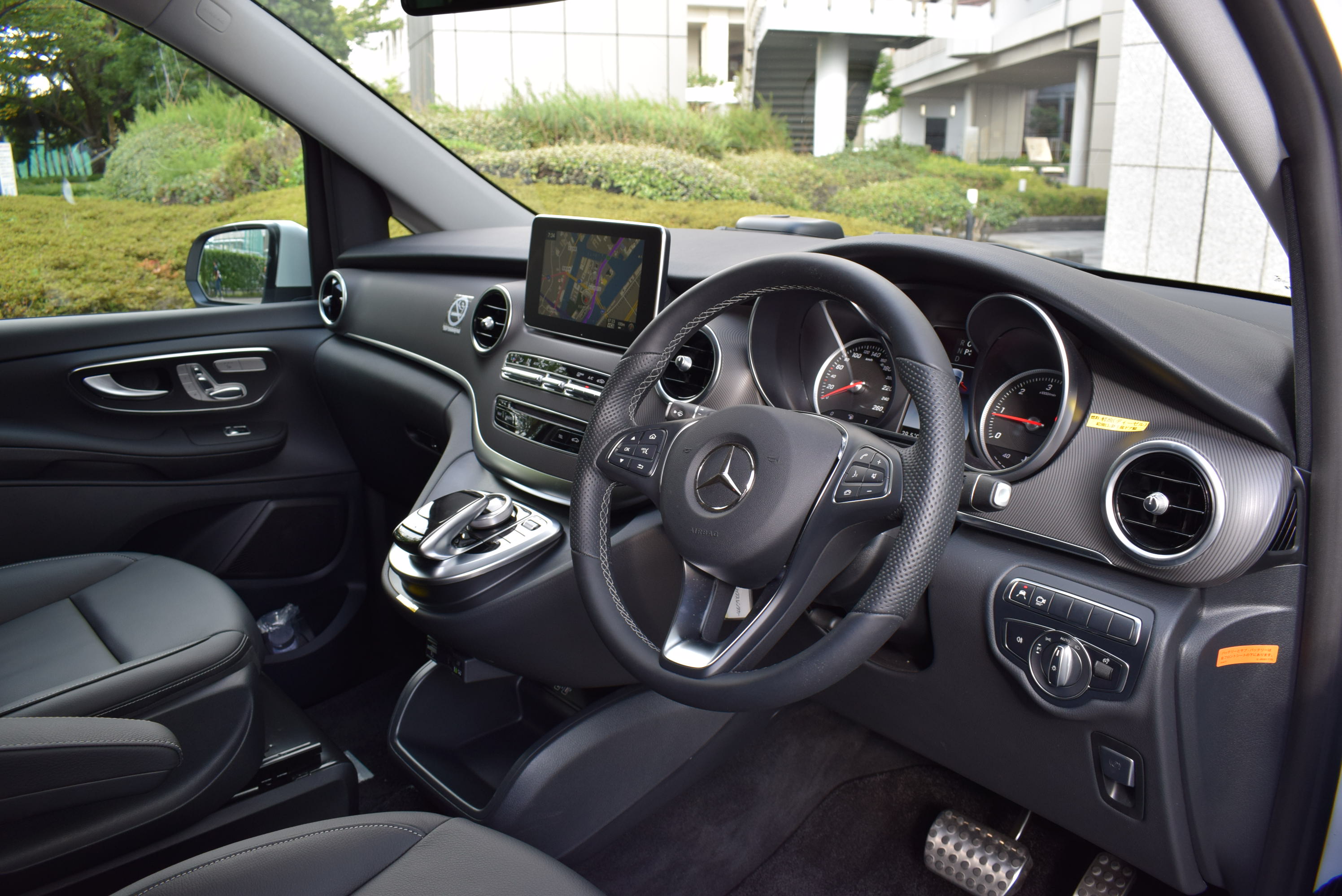メルセデス・ベンツ V220d 3