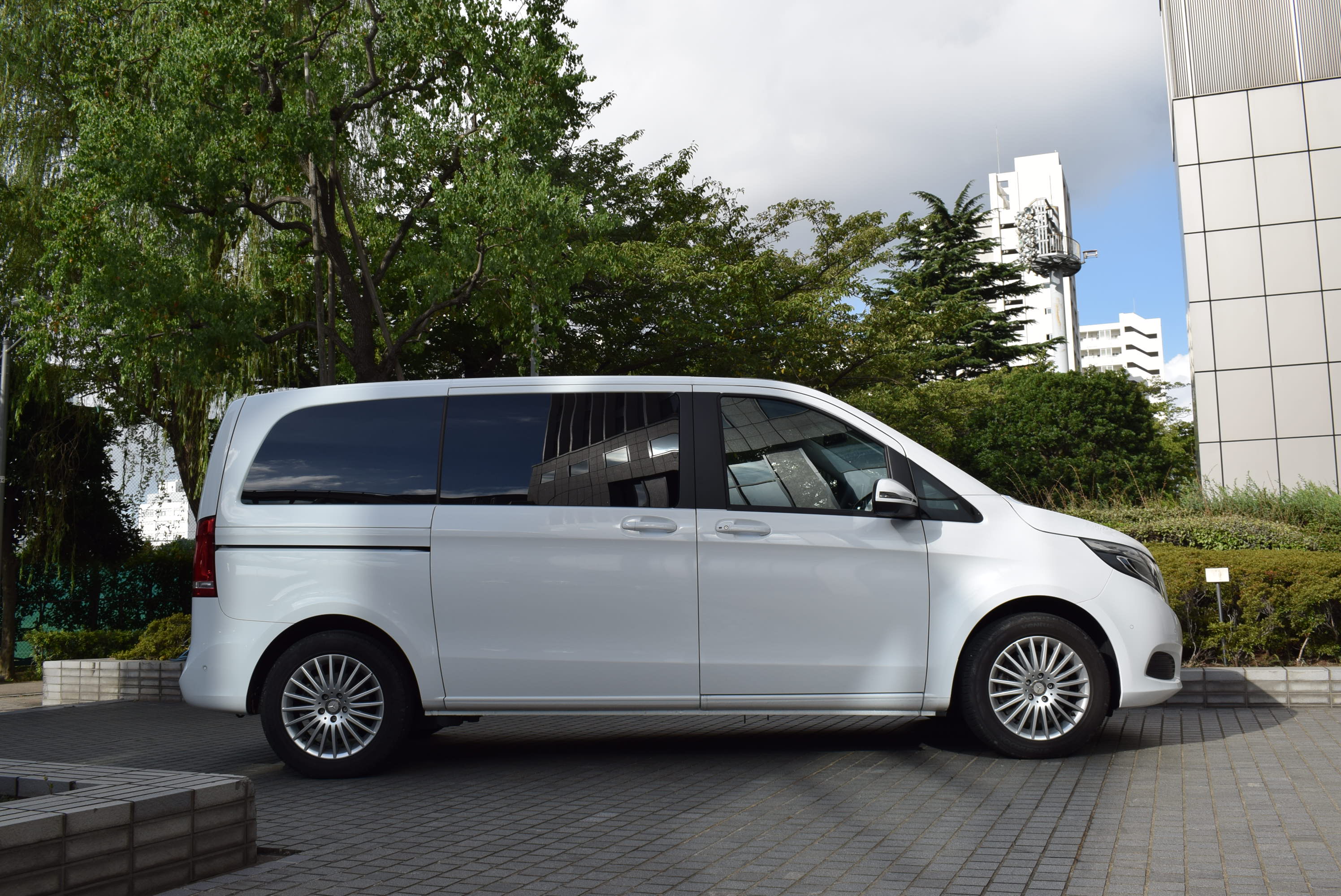メルセデス・ベンツ V220d 2