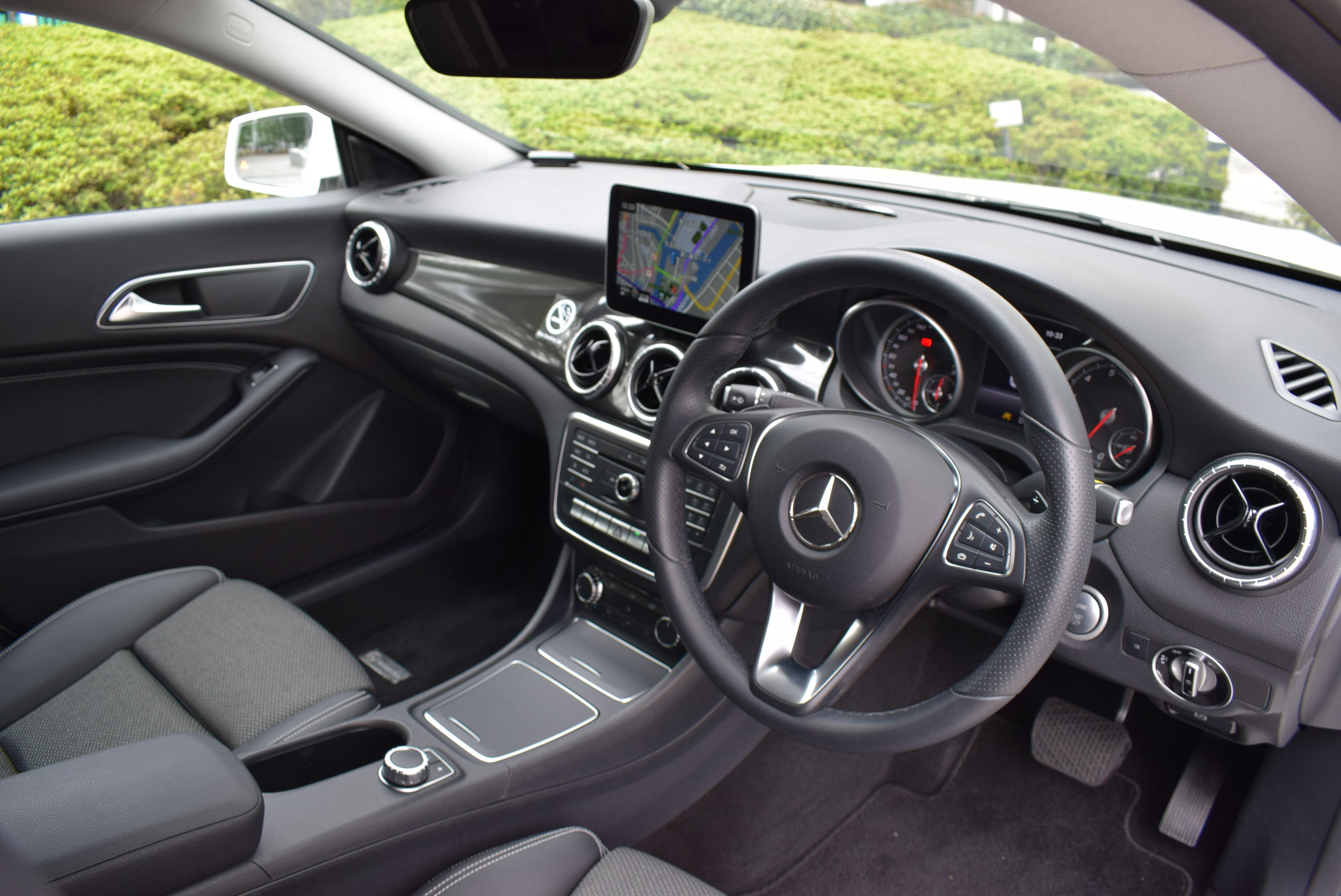 メルセデス・ベンツ CLA180 3