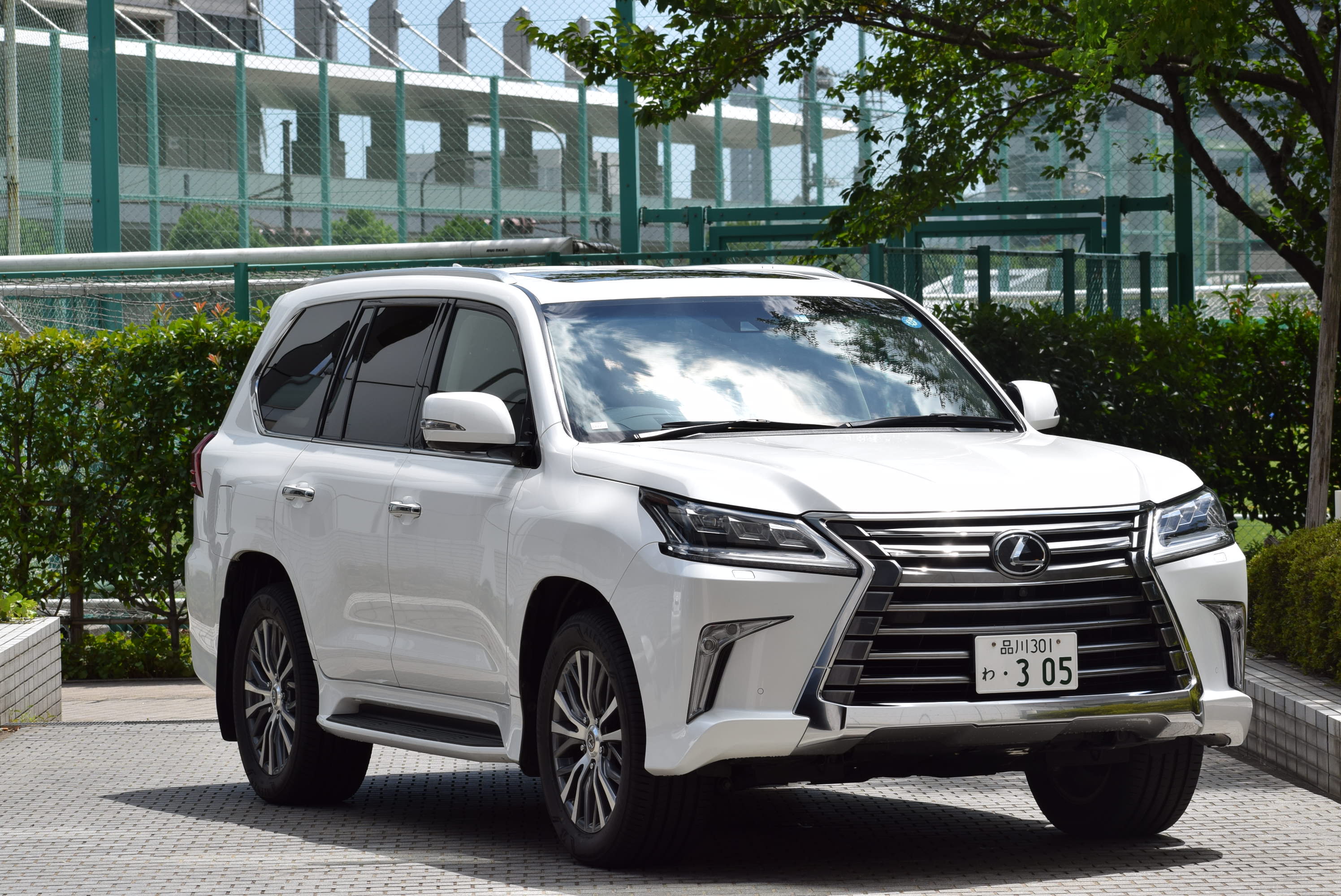 LX570.jpg