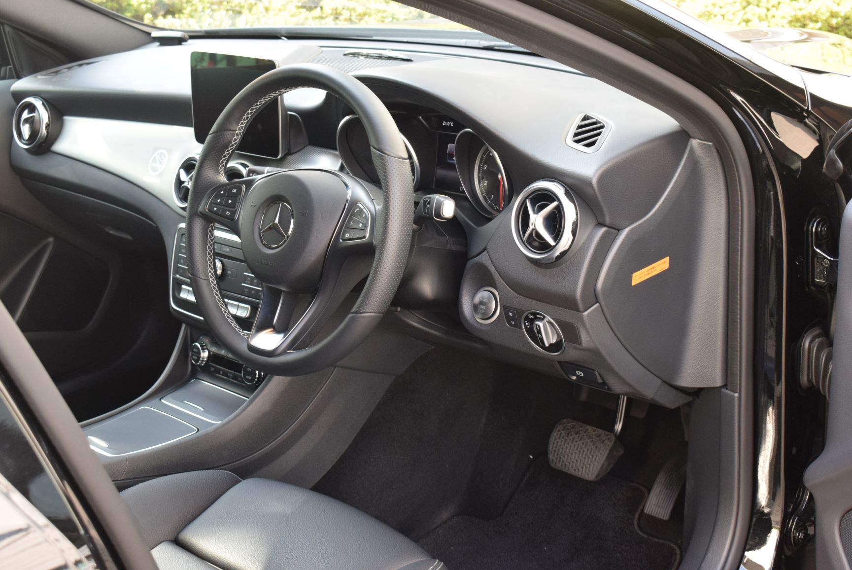 メルセデス・ベンツ GLA180 3
