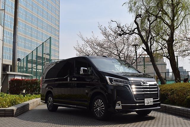 存在感バツグンで話題の車をレンタカーで！くつろぎの後席シートで、移動時間も贅沢に過ごせそうです(^^) HPはプロフィールから:@tastech.inc#グランエース#プレミアム#タステック#タステックレンタリース #オリックス#オリックスレンタカー#レンタカー#高級車#国産車#トヨタ#トヨタ車#ラグジュアリー#ワゴン#ミニバン#贅沢#快適#快適ドライブ#贅沢な時間 #天王洲#天王洲アイル#羽田#羽田空港#haneda#hanedaairport
