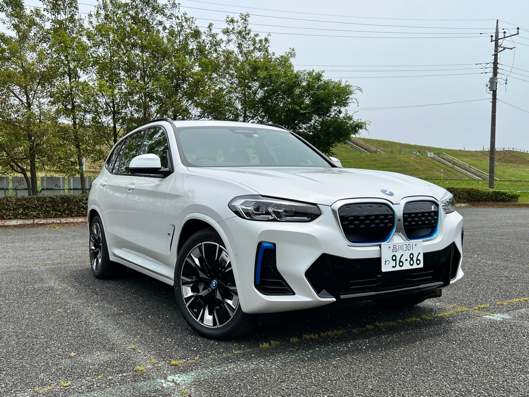 BMW iX3 1